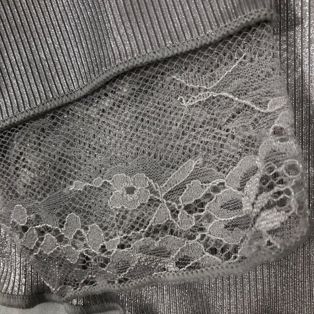 Jessica Simpson Blouse Women's Size 2X Silver Grey Metallic Lace Trim Ribbed Top - Picture 5 of 12